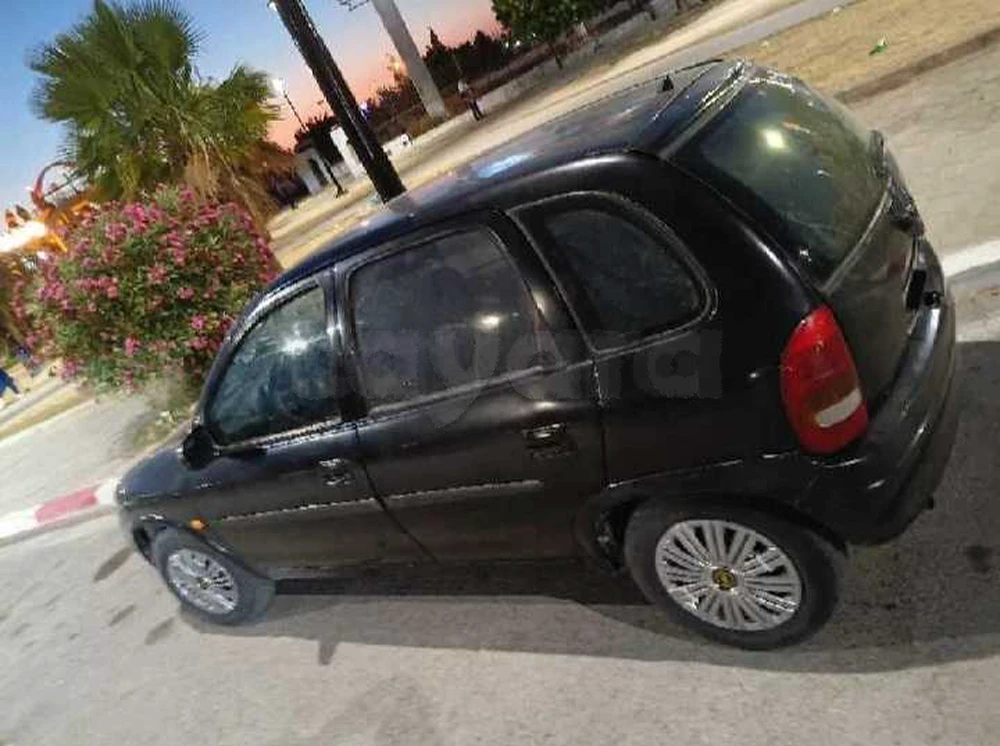 opel Corsa à L Aouina, Tunis — photo 1