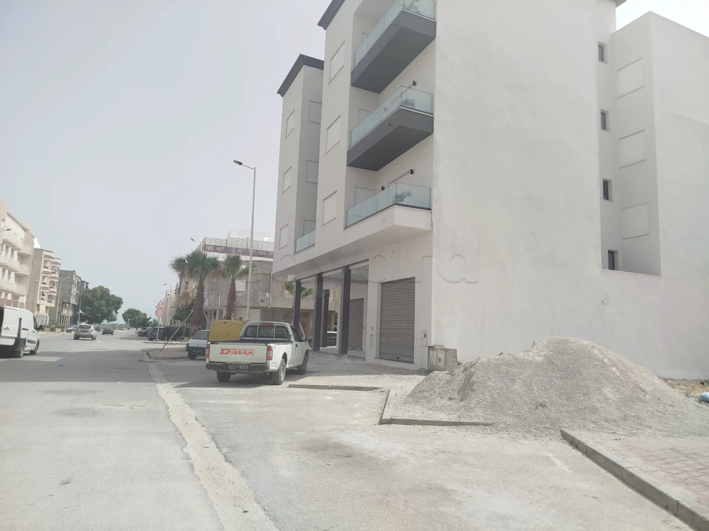 À VENDRE – EXCELLENT TERRAIN COMMERCIAL R+3 – ROUTE HÔTEL SOLIMAR - Borj Cedria à Borj Cedria, Ben Arous — photo 3