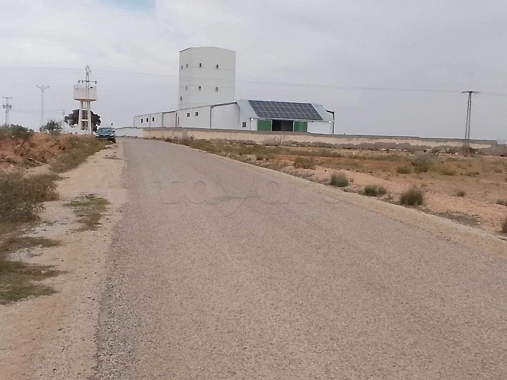 terrain constructible première position pour dépôt a sfax à Sfax, Sfax — photo 2