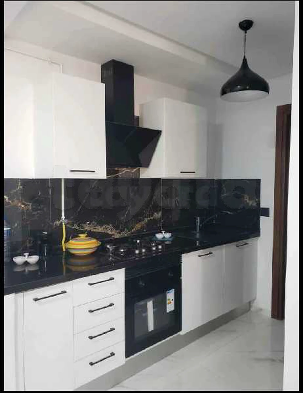 A loue un s+1 meuble a cité wahatte côté monauprix à Ain Zaghouen, Tunis — photo 1