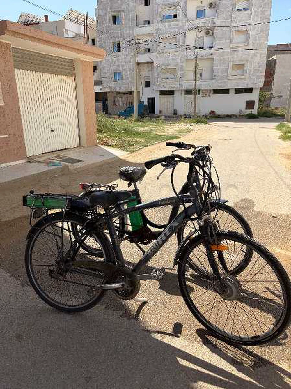 Deux bicyclette électrique fonctionnelle +chargeur +batterie à Monastir, Monastir — photo 3