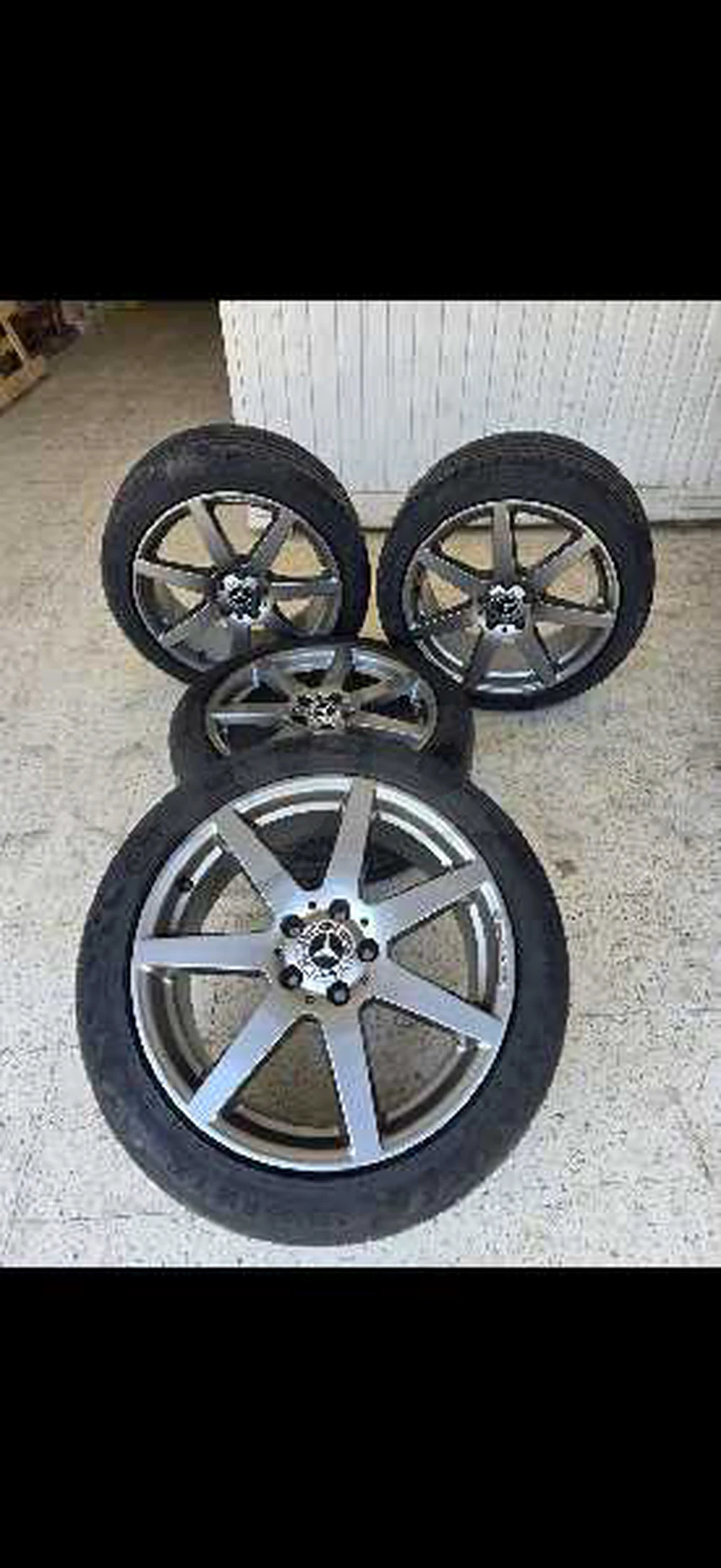 4 jantes AMG d'origine 18 pouces pour Mercedes, incluant 2 pneus Continental 235/45/18 excellent éta à Centre Urbain Nord, Tunis — photo 1