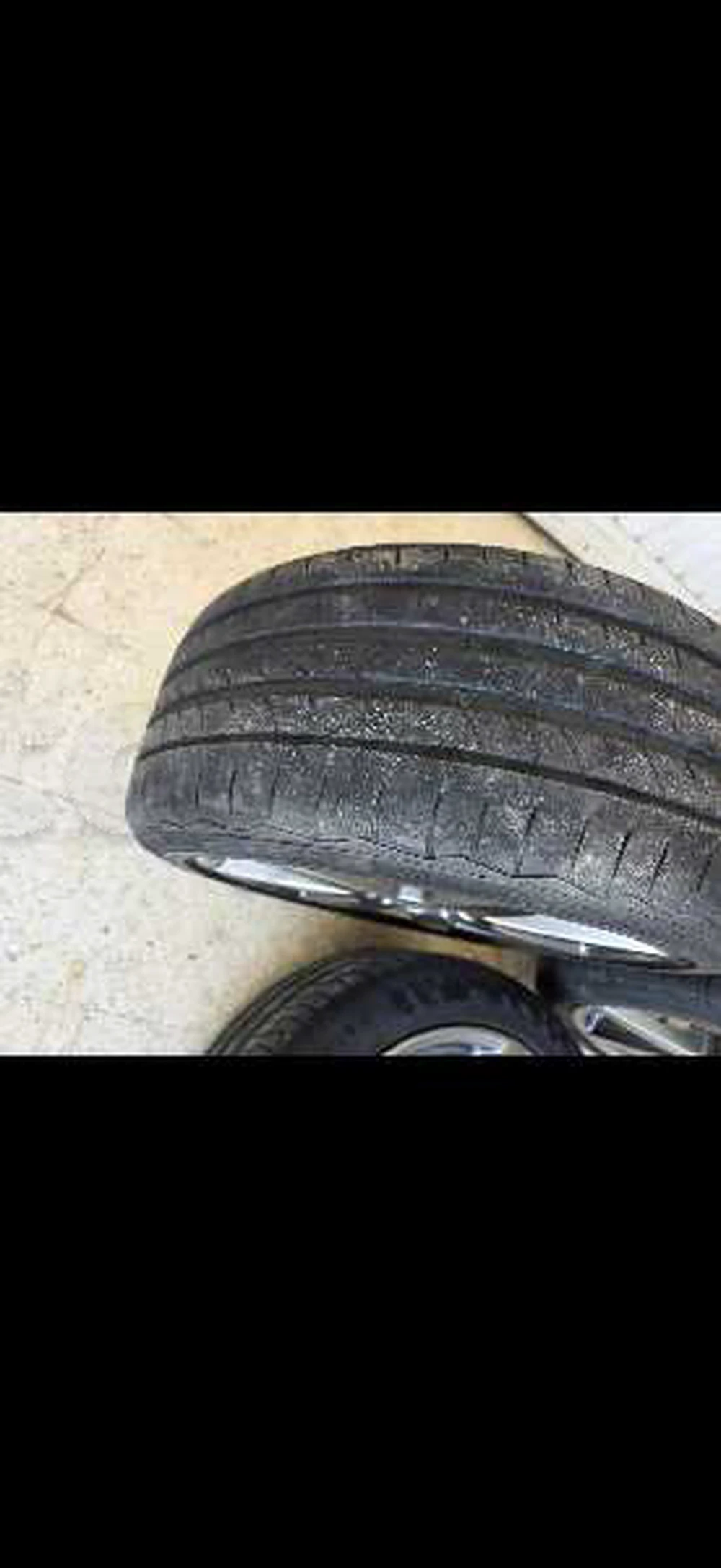 4 jantes AMG d'origine 18 pouces pour Mercedes, incluant 2 pneus Continental 235/45/18 excellent éta à Centre Urbain Nord, Tunis — photo 2