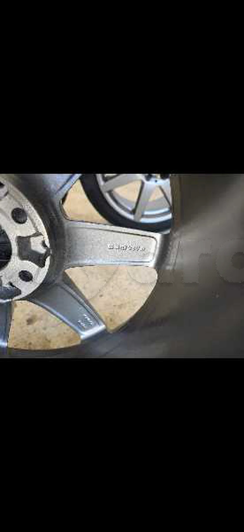 4 jantes AMG d'origine 18 pouces pour Mercedes, incluant 2 pneus Continental 235/45/18 excellent éta à Centre Urbain Nord, Tunis — photo 4