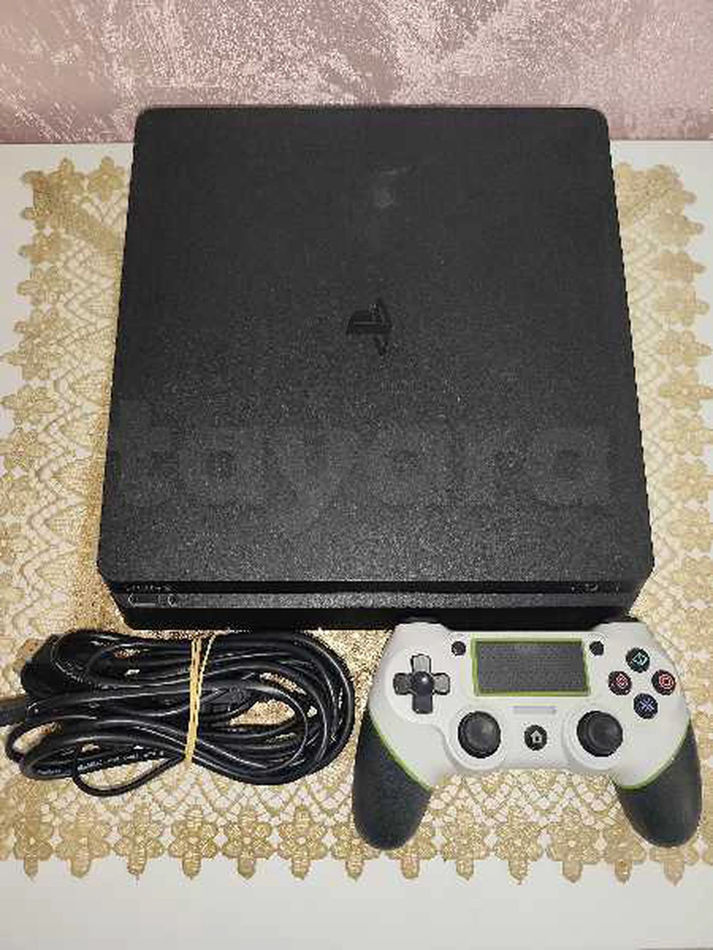Ps4 slim patché + 12 jeux à Ezzouhour, Tunis — photo 1