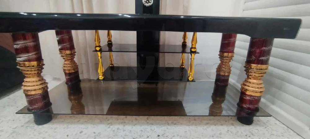table de tèlèvision en verre noir avec 4 étage (1,30/60) 56565481 à Hraïria, Tunis — photo 4