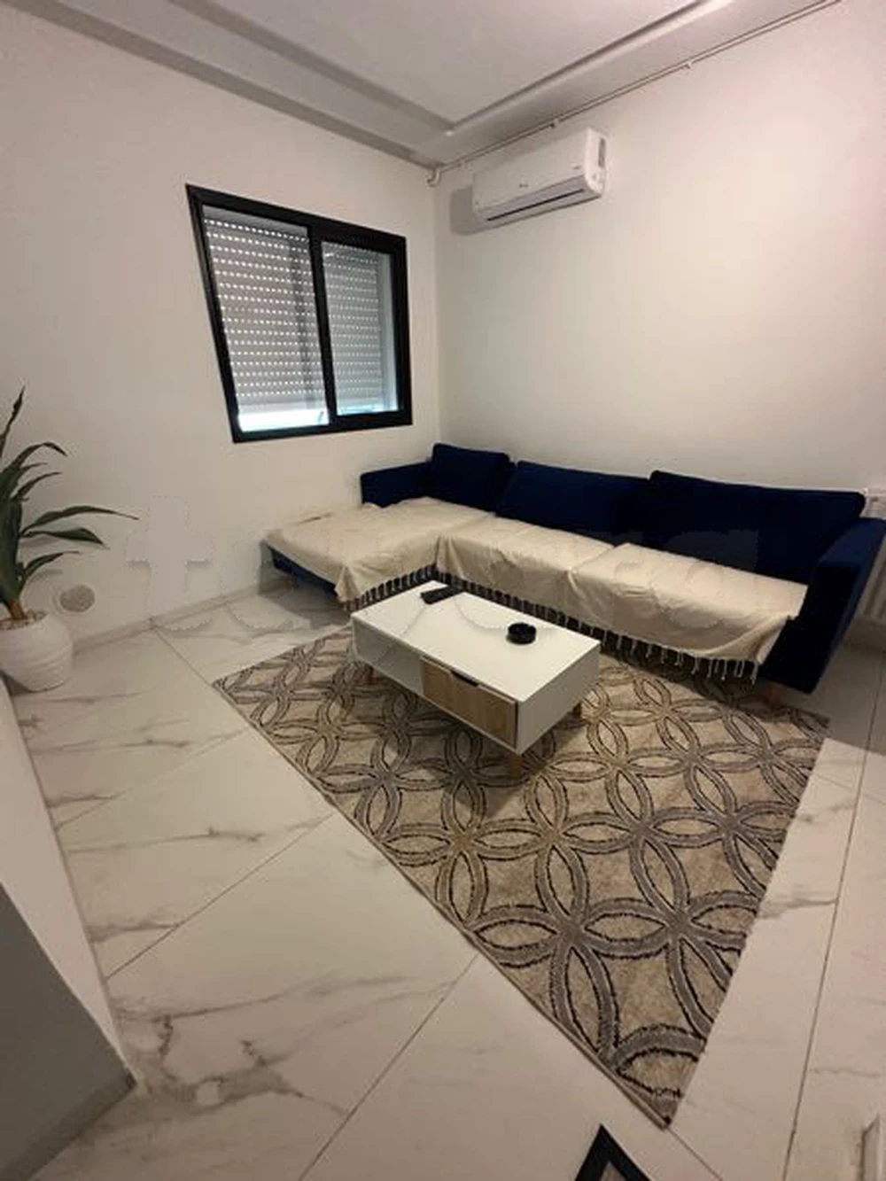 à louer des appartements meublés par nuitée jardin de Lawina cité les palmiers (7ay wa7et)tel 232634 à L Aouina, Tunis — photo 1