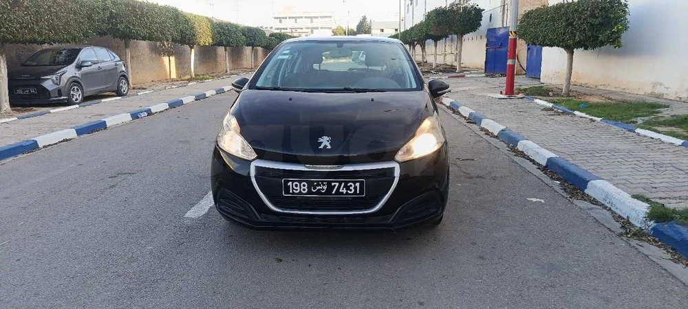 Peugeot 208 premier main à El Fahs, Zaghouan — photo 1