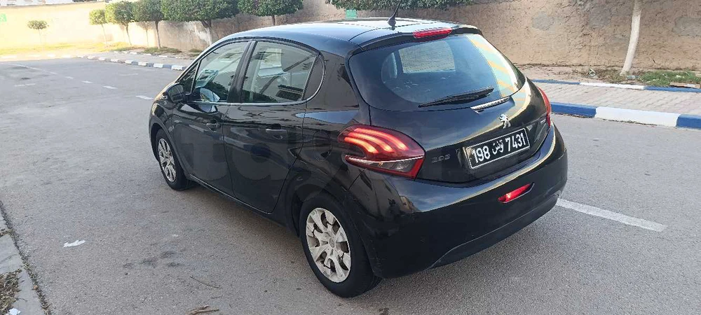 Peugeot 208 premier main à El Fahs, Zaghouan — photo 3