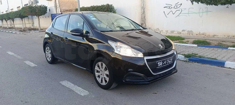 Peugeot 208 premier main à El Fahs, Zaghouan — photo 5