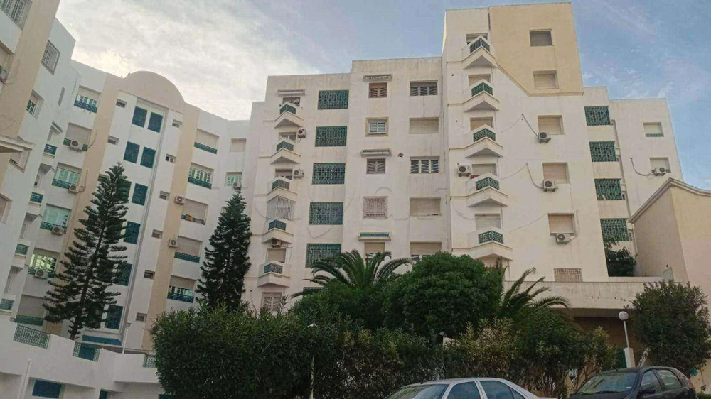 Ennasr 2 Agréable S+1 Meublé avec place Parking – Résidence Sécurisée à Cité Ennasr 2, Ariana — photo 1