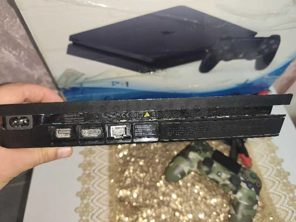 Ps4 slim patché 1TB à Ezzouhour, Tunis — photo 3