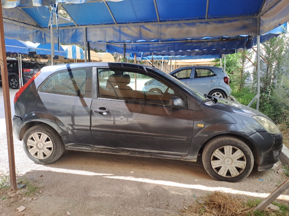 Ford Fiesta JD3 - 2 Portes à Medina Jedida, Ben Arous — photo 3