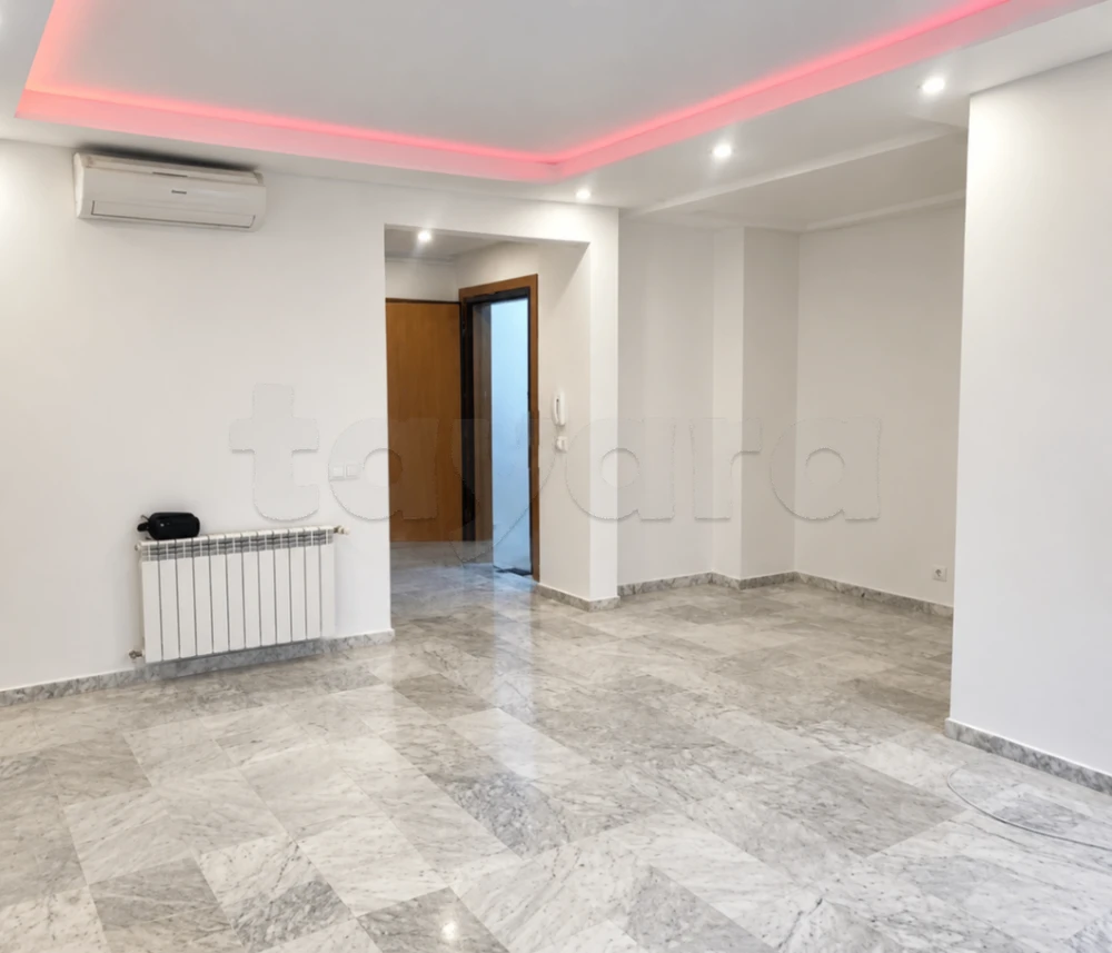 À Vendre – Appartement S+2 avec jardin et parking à Jardins De Carthage, Tunis — photo 2