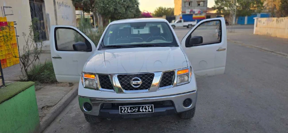 Nissan Navara 4*4 à Sidi Ali Ben Aoun, Sidi Bouzid — photo 1