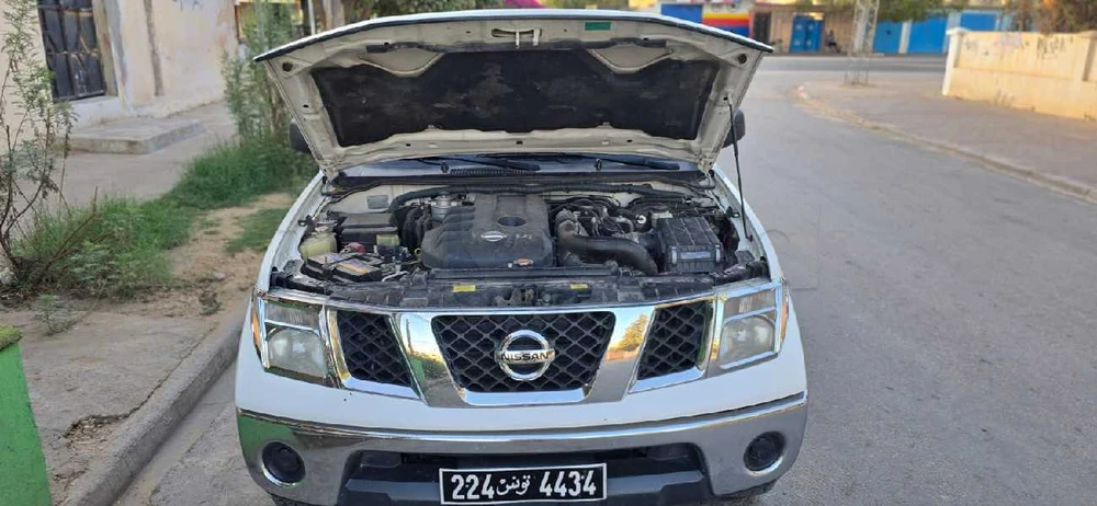 Nissan Navara 4*4 à Sidi Ali Ben Aoun, Sidi Bouzid — photo 2