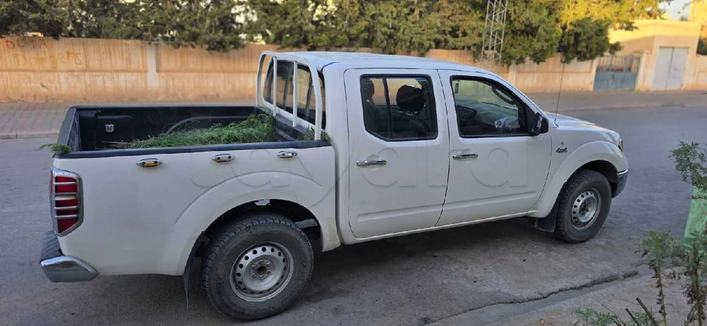 Nissan Navara 4*4 à Sidi Ali Ben Aoun, Sidi Bouzid — photo 3