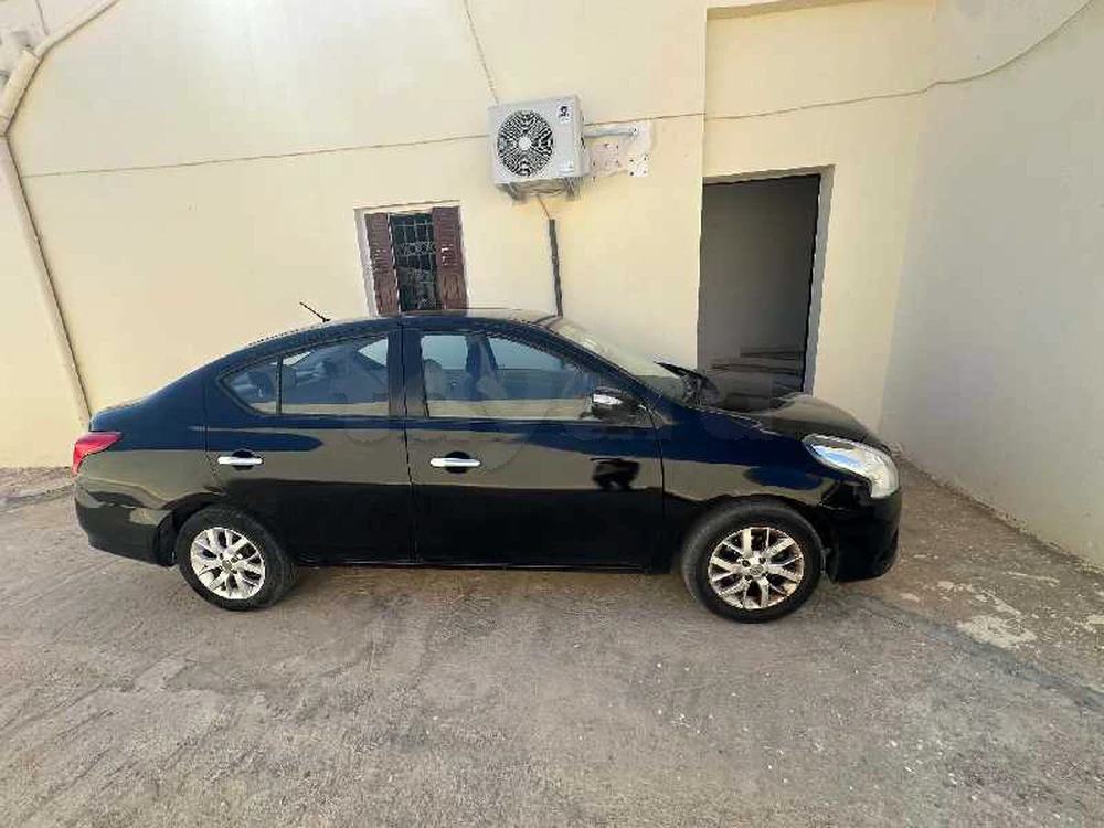 nissan sunny n17 à Médenine, Médenine — photo 1