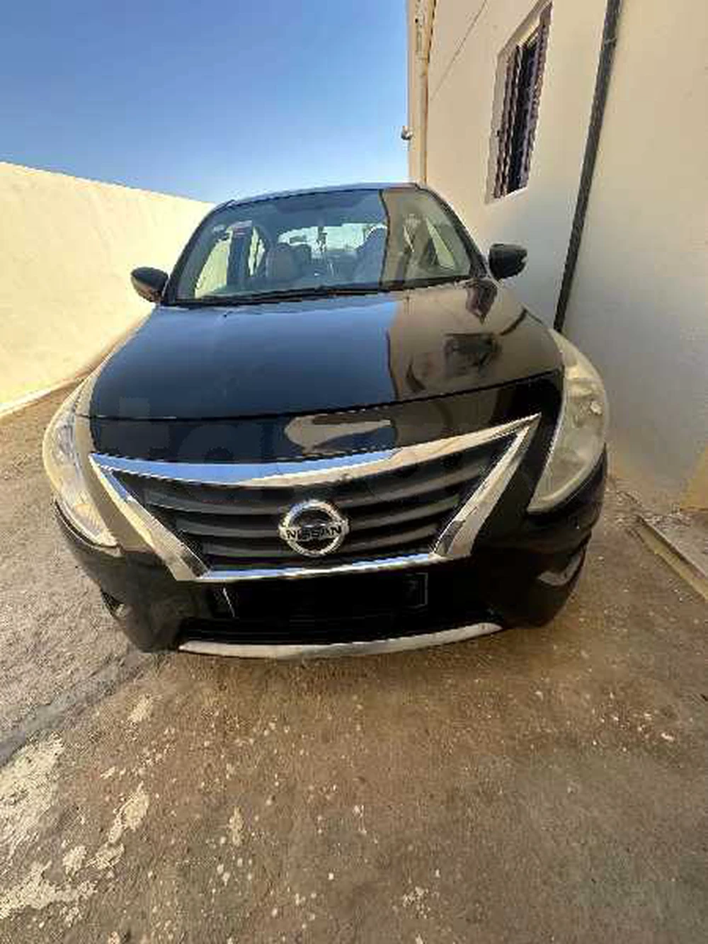 nissan sunny n17 à Médenine, Médenine — photo 3