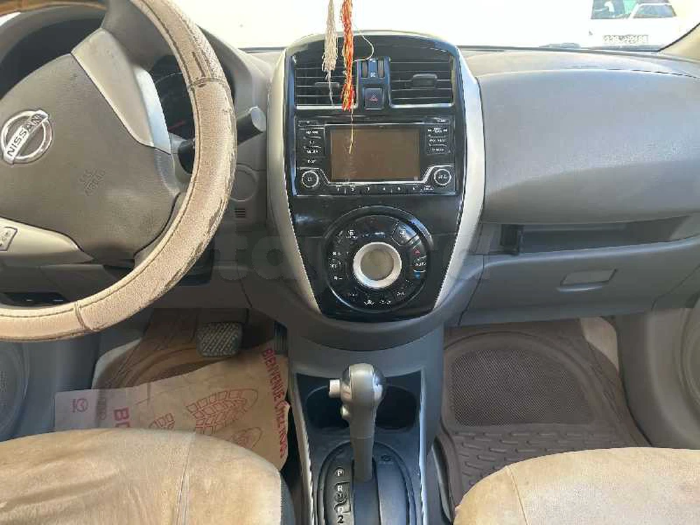 nissan sunny n17 à Médenine, Médenine — photo 4