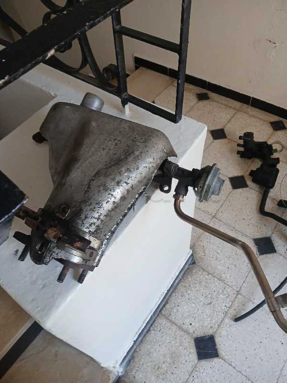 Collecteur échappement golf 4 1.4 essence 150 dinar téléphone 53640307 à Menzel Bourguiba, Bizerte — photo 1