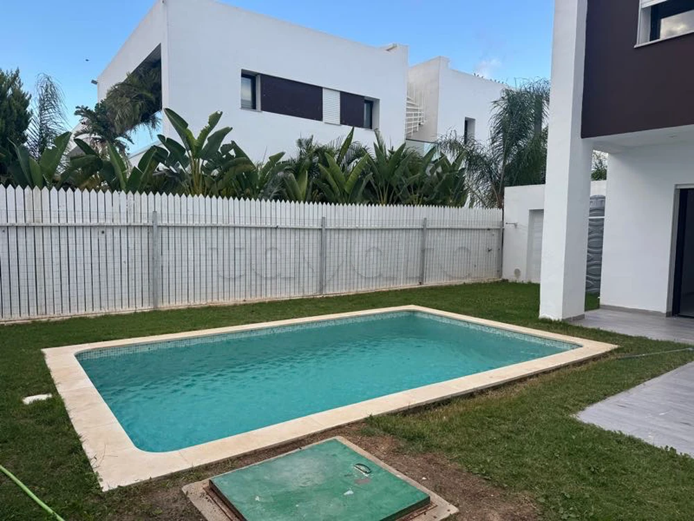 À louer belle villa S+4 avec piscine à Raoued, Ariana — photo 3