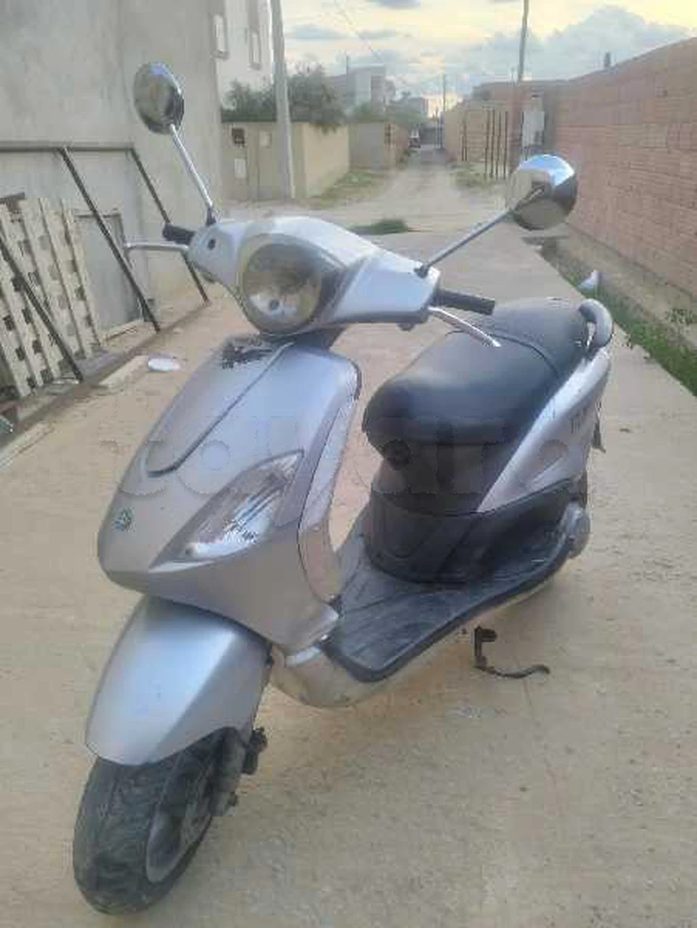 scooter Piaggio fly à Route De Gabes, Sfax — photo 1