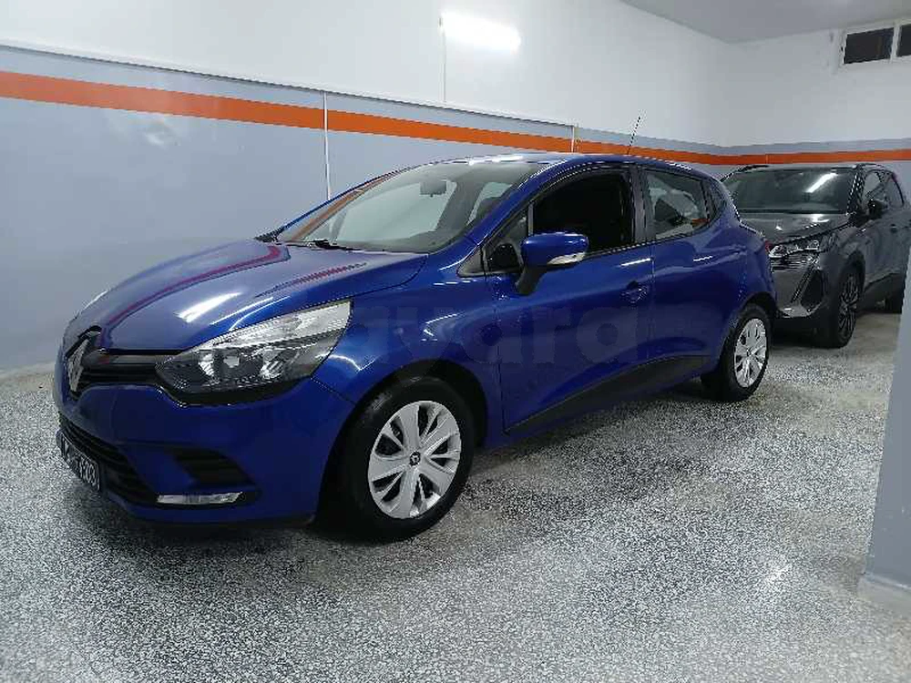 clio 4 2021 premier main moteur symbol à Zaghouan, Zaghouan — photo 2
