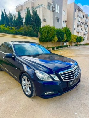 w212 couleur unique à Cité Ennasr 2, Ariana — photo 1