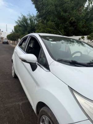 Ford fiesta à Le Bardo, Tunis — photo 1