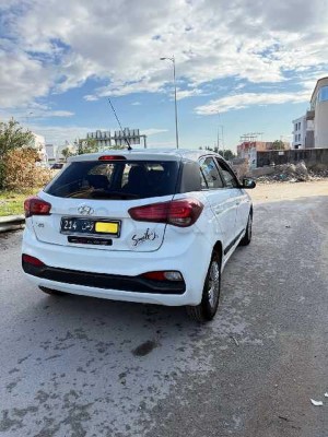 hyundai i 20 à Khaznadar, Tunis — photo 1