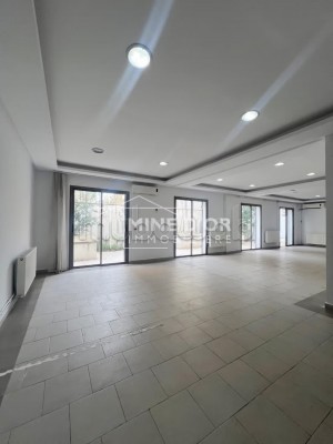 À louer Immeuble prestigieux à Kheireddine à Montplaisir, Tunis — photo 1