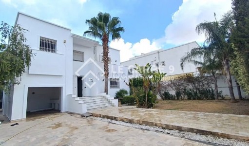 A louer une villa avec jardin au lac 2 à Les Berges du Lac 2, Tunis — photo 1