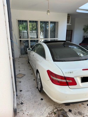 mercedes E250 CGI à Sousse — photo 1