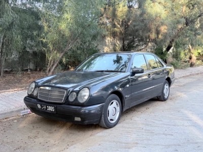 Mercedes E200 à Hammamet, Nabeul — photo 1