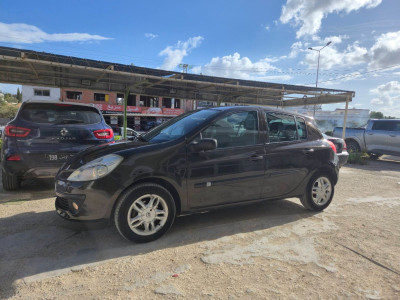 Renault Clio Avantage 1.2 i 16V 75 cv à El Yasminette, Ben Arous — photo 1