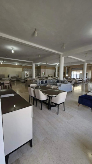 Grand Showroom 1000 m² Mnihla à Mnihla, Ariana — photo 1