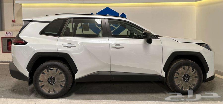 Toyota RAV4 XLE 4x4 2026 à Riyadh, Saudi Arabia — photo 3