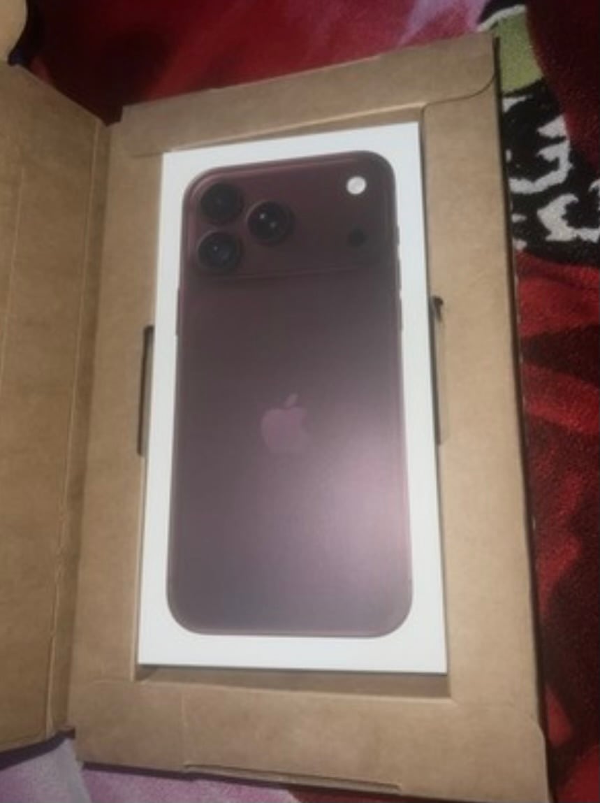 iPhone 18 Pro Max 2 TB Burgundy (Sealed Box) à Al Bidda — photo 1