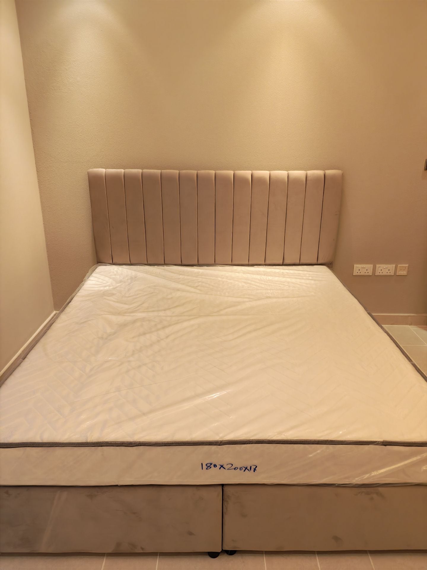 Brand new bed and mattress available. à Zone Zone Zone Zone Zone Zone Zone Zone Industrial Area — photo 3