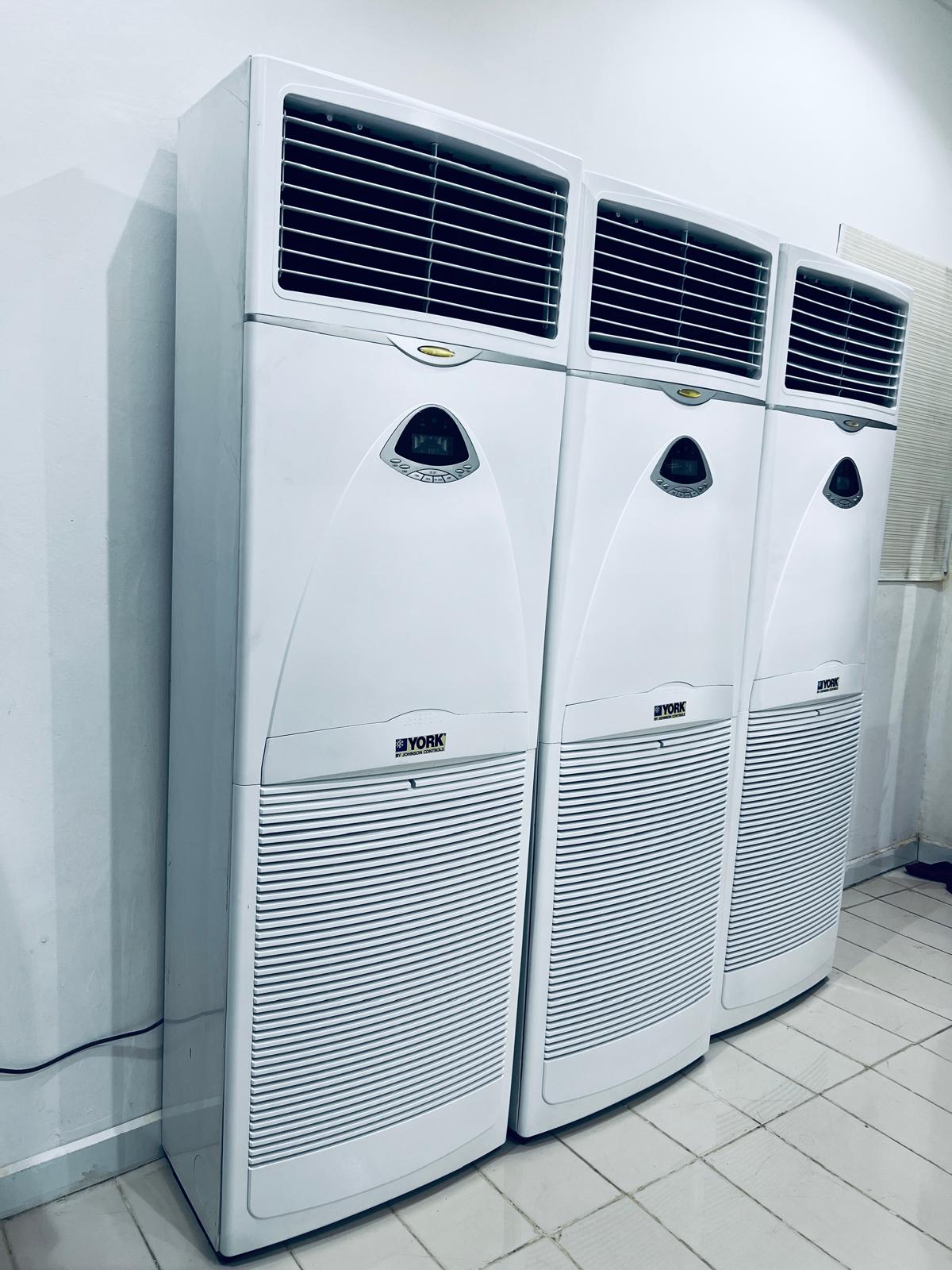 York Floor Stand AC 4.0 Ton - Single Phase à 1 Al Jasra (Doha) — photo 2