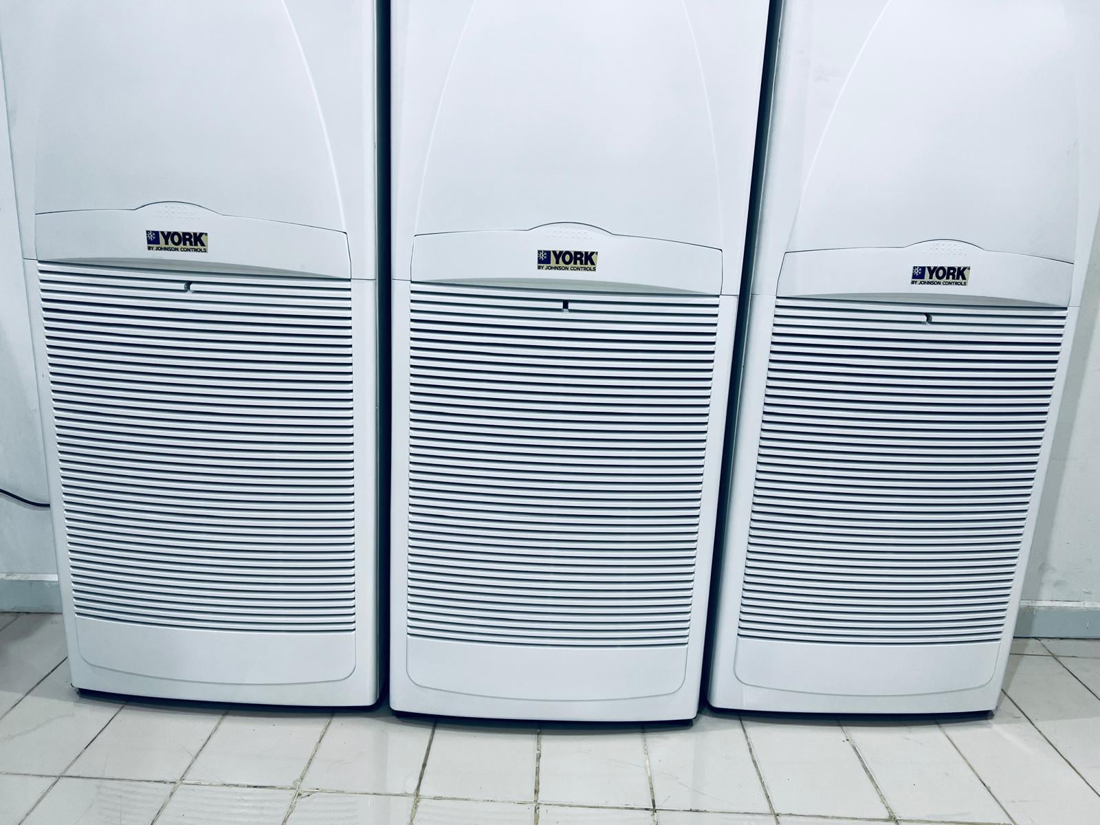 York Floor Stand AC 4.0 Ton - Single Phase à 1 Al Jasra (Doha) — photo 4