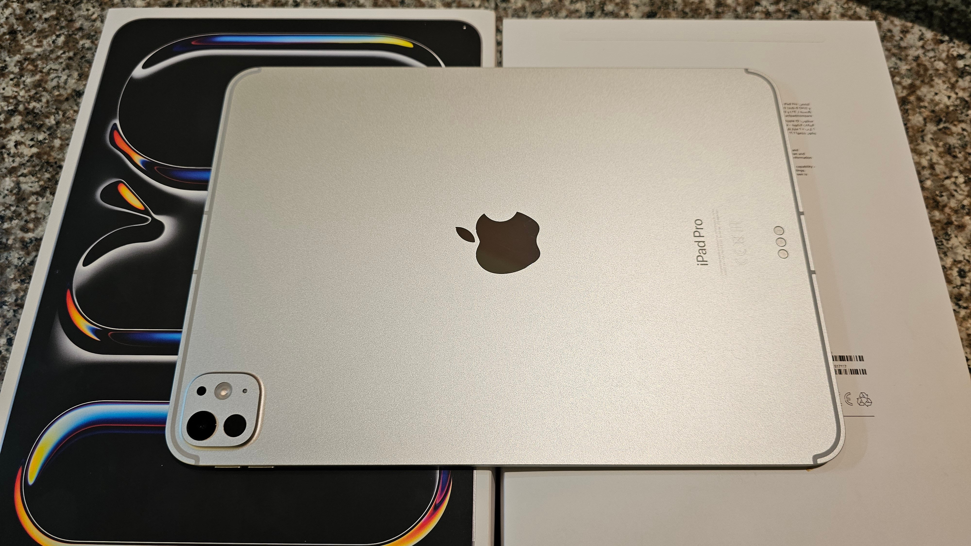 iPad Pro 11 m4 16gb/2tb cellular nano glass à 66 Abraj Quartier (The Pearl) — photo 4