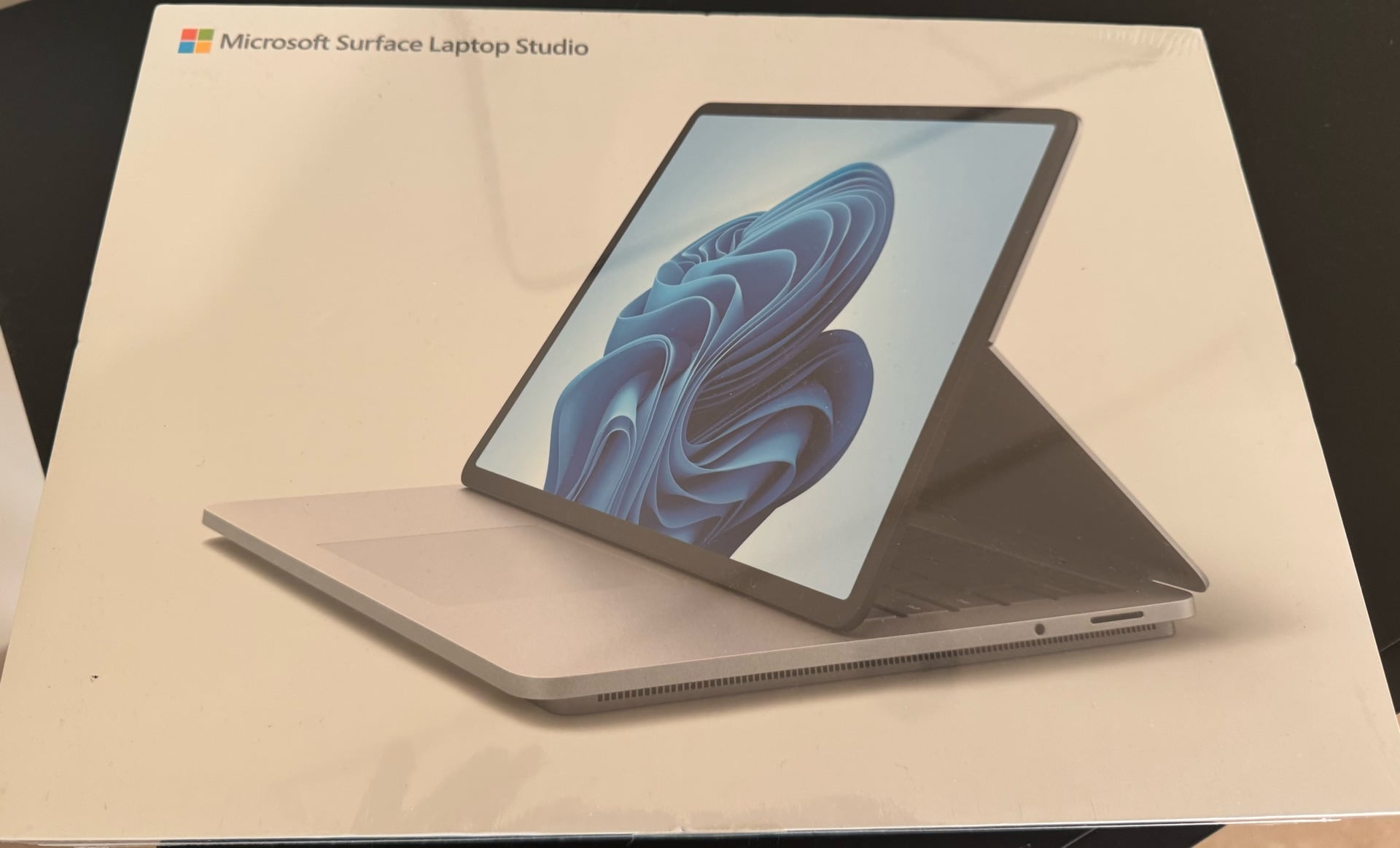 Microsoft Surface Book 2– Brand New & Factory Sealed! / Laptop à Al Duhail — photo 1