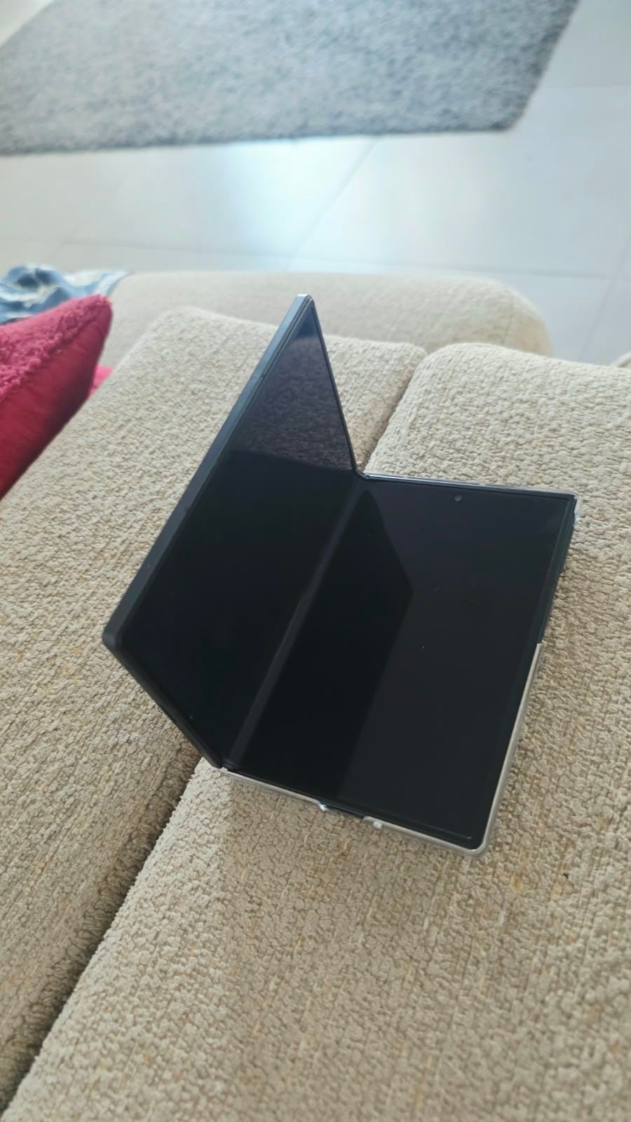 Samsung FOLD 8 1TB Storage and 16GB RAM with Bill and Box , hardly used à Barwa Village — photo 1