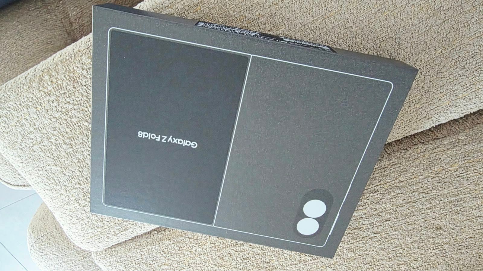 Samsung FOLD 8 1TB Storage and 16GB RAM with Bill and Box , hardly used à Barwa Village — photo 3