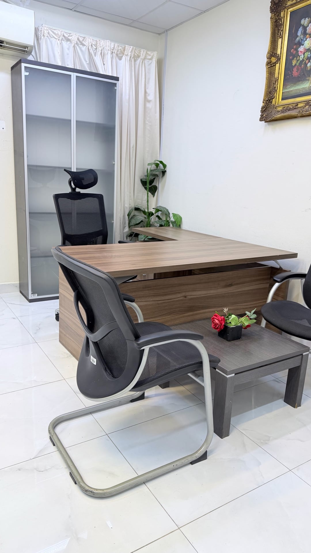 Office desks maneger excellent conditions à New Salata / Al Asiri — photo 1