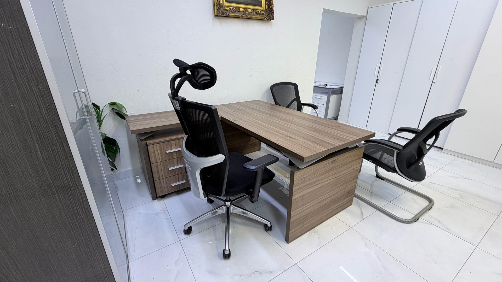 Office desks maneger excellent conditions à New Salata / Al Asiri — photo 4