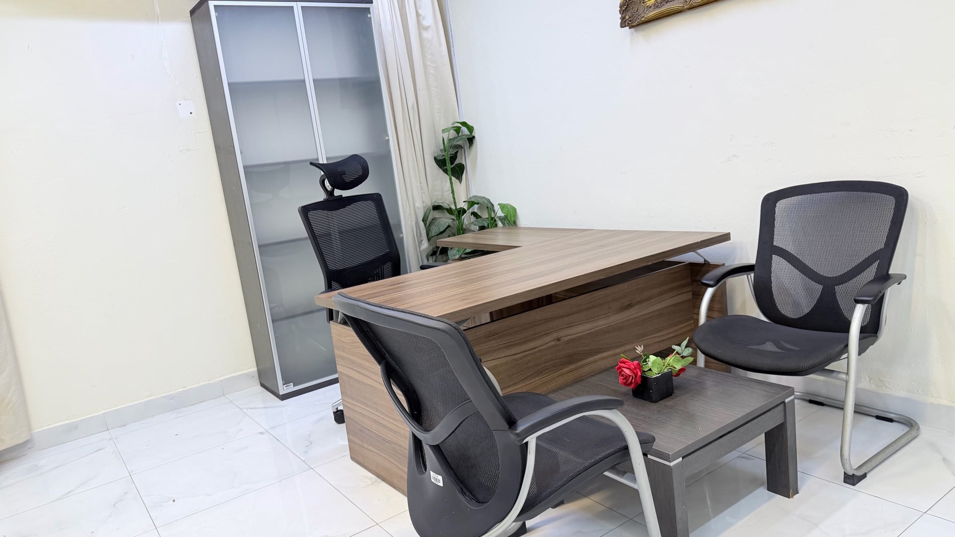 Office desks maneger excellent conditions à New Salata / Al Asiri — photo 5