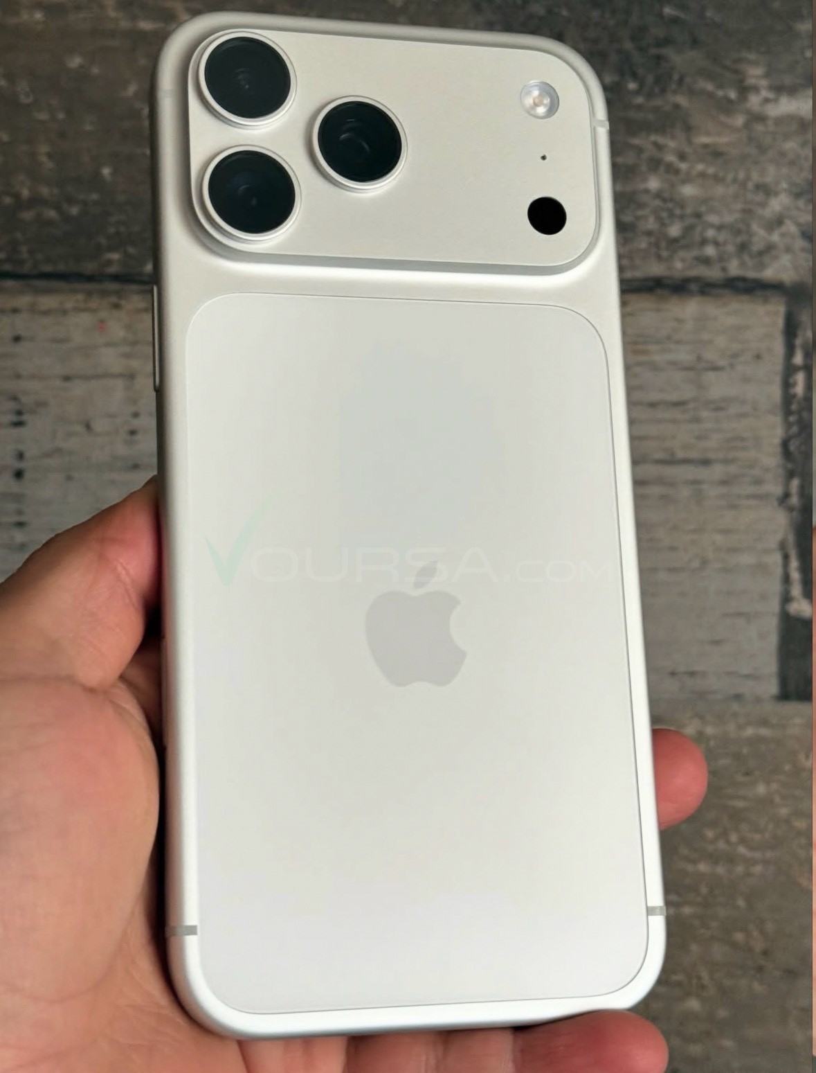 17pro max فرصة esim à Ksar — photo 1